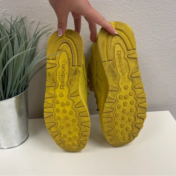 Reebok Yellow & White Leather Sneakers - Size 7 - Picture 3 of 3